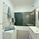 8 Min Gare - Parking Securise - Arrivee Autonome Apartment